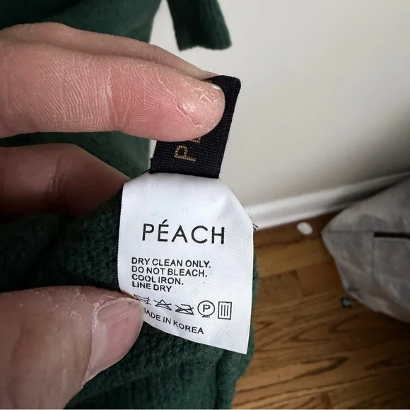 Peach Cozy Green Turtleneck Sweater made in Korea size S oversized - Picture 4 of 4